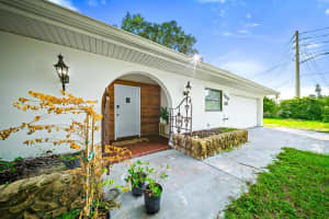 100 SW Lakehurst Drive, Port Saint Lucie, FL 34983 Sold 10/24/25