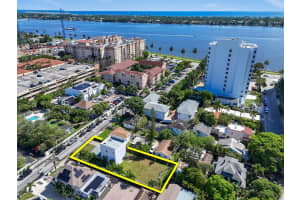 322 N Lakeside Court, West Palm Beach, FL 33407 - MLS#R11125736