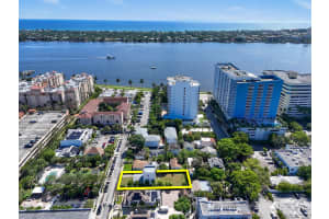 322 N Lakeside Court, West Palm Beach, FL 33407 - MLS#R11125736