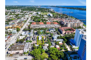 322 N Lakeside Court, West Palm Beach, FL 33407 - MLS#R11125736