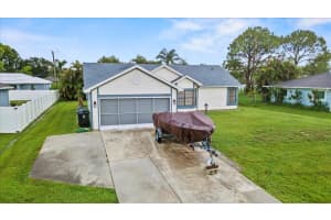 731 NW Virginia Street, Port St Lucie, FL 34983 - MLS#R11125835