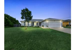 2086 Sw Monterrey Lane, Port Saint Lucie