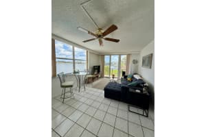 301 Croton Avenue 305, Lantana, FL 33462 - MLS#R11126140