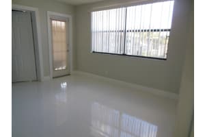 728 Executive Center Drive 31, West Palm Beach, FL 33401 - MLS#R11126151