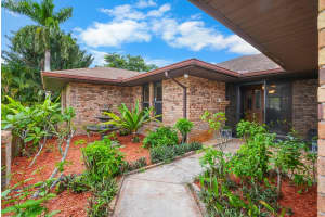472 SE Majestic Terrace, Port Saint Lucie, FL 34983 - MLS#R11126163