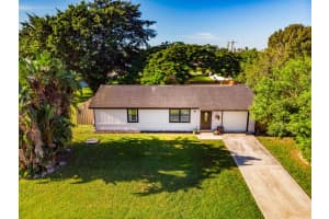 902 SW Nichols Terrace, Port Saint Lucie, FL 34953 - MLS#R11126178