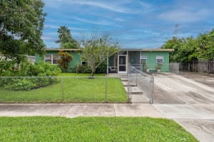 1014 W Broward Street, Lantana, FL 33462 - MLS#R11126237