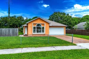 726 Maple Avenue, Fort Pierce, FL 34982 - MLS#R11126289