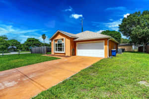 726 Maple Avenue, Fort Pierce, FL 34982 - MLS#R11126289