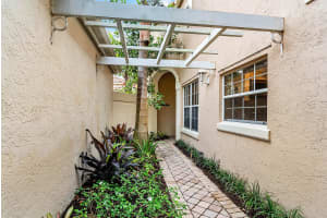 40 Via Verona, Palm Beach Gardens, FL 33418 Sold 10/29/25