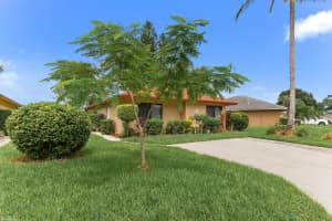 1315 Summit Run Circle, West Palm Beach, FL 33415 - MLS#R11126679