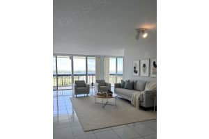 2425 Presidential Way, West Palm Beach, FL 33401 - MLS#R11127206