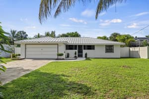 1915 Eucalyptus Avenue, Fort Pierce, FL 34949 - MLS#R11127214