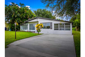 2904 SE Bamboo Street, Stuart, FL 34997 - MLS#R11127315