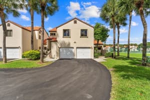 18 Via De Casas Sur 205, Boynton Beach