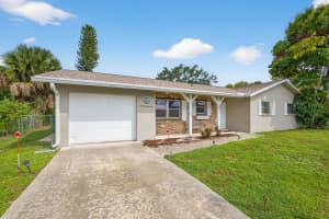 607 SE Forgal Street SE, Port Saint Lucie, FL 34983 - MLS#R11127468