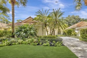 229 E Tall Oaks Circle, Palm Beach Gardens, FL 33410 - MLS#R11127472