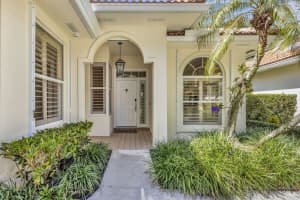 229 E Tall Oaks Circle, Palm Beach Gardens, FL 33410 - MLS#R11127472