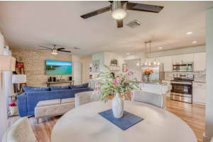 24 Lexington Lane W B, Palm Beach Gardens, FL 33418 - MLS#R11127514
