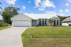 545 SE Cliff Road, Port Saint Lucie, FL 34984 - MLS#R11127842