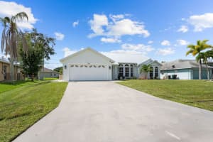 545 SE Cliff Road, Port Saint Lucie, FL 34984 - MLS#R11127842