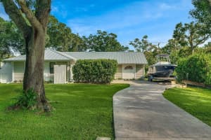781 24th Square, Vero Beach, FL 32962 - MLS#R11127937