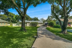 781 24th Square, Vero Beach, FL 32962 Sold 11/24/25