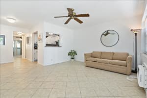 98 Cambridge E, West Palm Beach, FL 33417 - MLS#R11128116