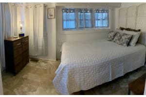 6458 SE 55th Lane 17, Okeechobee, FL 34974 Sold 10/31/25