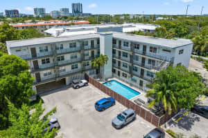 609 NE 13th Avenue 102, Fort Lauderdale, FL 33304 - MLS#R11128426