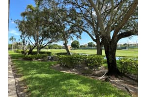 901 Sw 128th Terrace 113a, Pembroke Pines