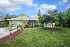 566 SE Oakridge Drive, Port Saint Lucie, FL 34984 - MLS#R11128630