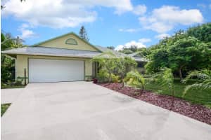 566 SE Oakridge Drive, Port Saint Lucie, FL 34984 - MLS#R11128630