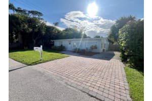 1205 S Lake Drive, Lantana, FL 33462 - MLS#R11128651