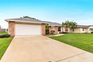 655 SE Crescent Avenue, Port Saint Lucie, FL 34984 - MLS#R11128693