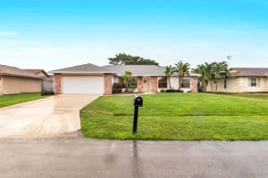655 SE Crescent Avenue, Port Saint Lucie, FL 34984 - MLS#R11128693