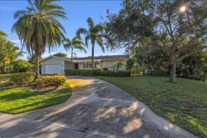40 Pinetree Place, Tequesta, FL 33469 Sold 11/19/25