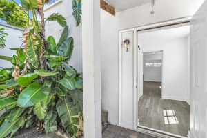 818 Dixie Highway, Lake Worth Beach, FL 33460 - MLS#R11128823