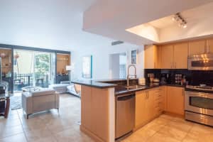 403 S Sapodilla Avenue 207, West Palm Beach, FL 33401 - MLS#R11128960
