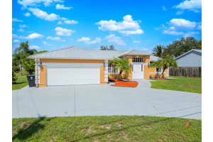 1614 SE Durango Street, Port Saint Lucie, FL 34952 - MLS#R11129287