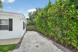 422 W Ocean Avenue, Lantana, FL 33462 - MLS#R11129293