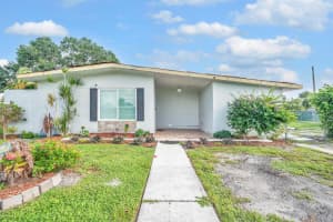 100 SE Celestia Court, Port Saint Lucie, FL 34952 - MLS#R11129317
