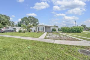 100 SE Celestia Court, Port Saint Lucie, FL 34952 - MLS#R11129317
