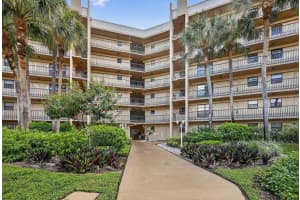 4640 Lucerne Lakes Boulevard W 102, Lake Worth