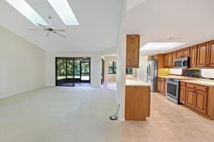 713 24th Square, Vero Beach, FL 32962 - MLS#R11129496