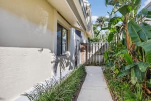 7569 Martinique Boulevard, Boca Raton, FL 33433 - MLS#R11129626