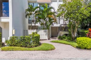 2003 Bridgewood Drive 2003, Boca Raton