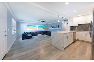 922 Flanders T T, Delray Beach, FL 33484 - MLS#R11129798