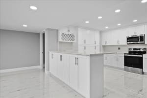 3040 Lake Shore Drive 101, Riviera Beach, FL 33404 - MLS#R11129806