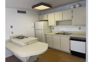 635 Executive Center Drive M-207, West Palm Beach, FL 33401 - MLS#R11130220